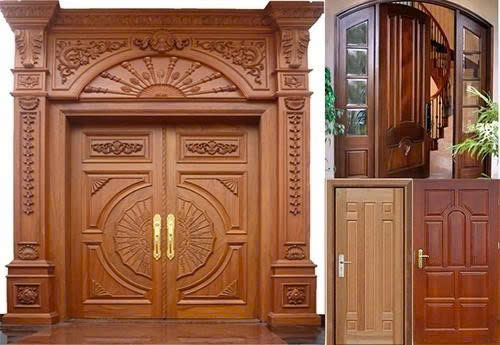 Nhân viên tháo dỡ cửa gỗ tận nơi cho khách