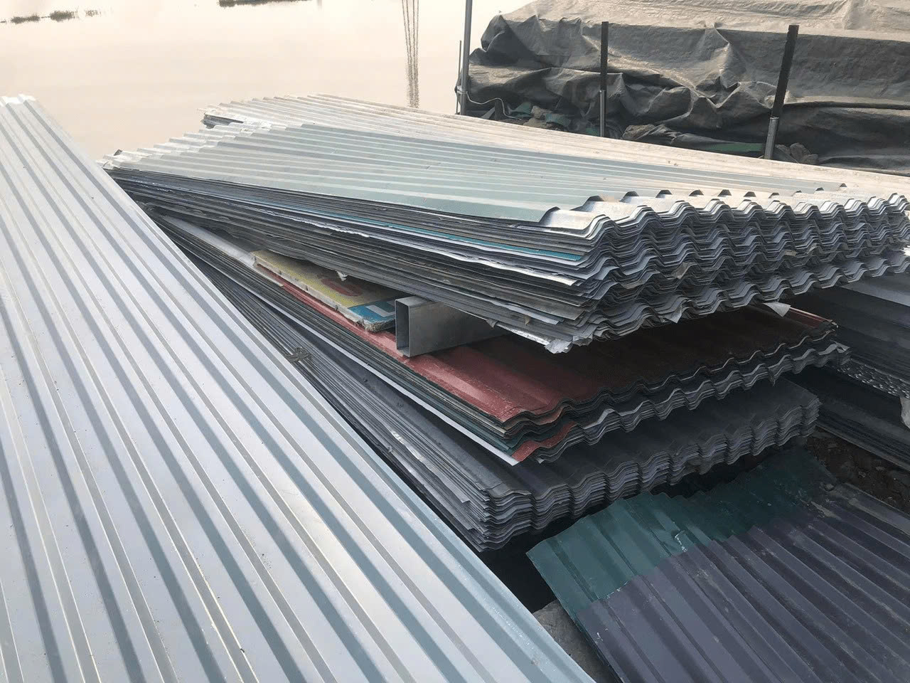 Kho tập kết thu mua tôn cũ tại TPHCM của Bính Vân